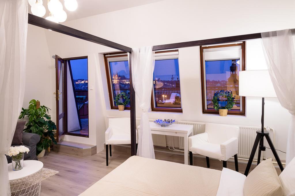 Appartement A/C + Terrace Breakfast At Tiffany'S à Prague Extérieur photo